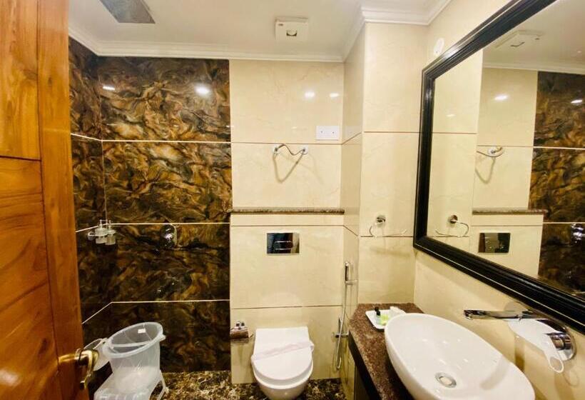 غرفة قياسية سرير كينج, White And Restaurant 300 Mtr From Golden Temple