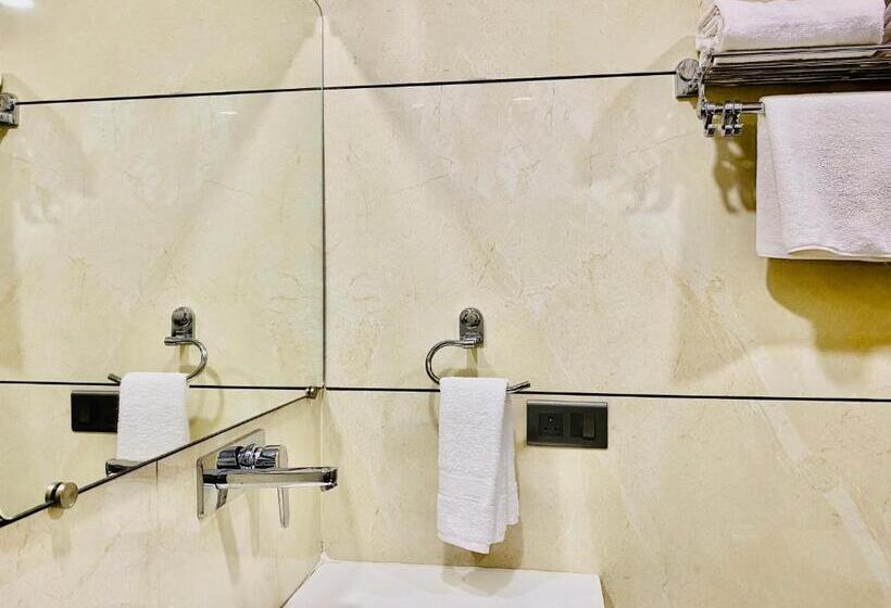 غرفة ديلوكس, White And Restaurant 300 Mtr From Golden Temple