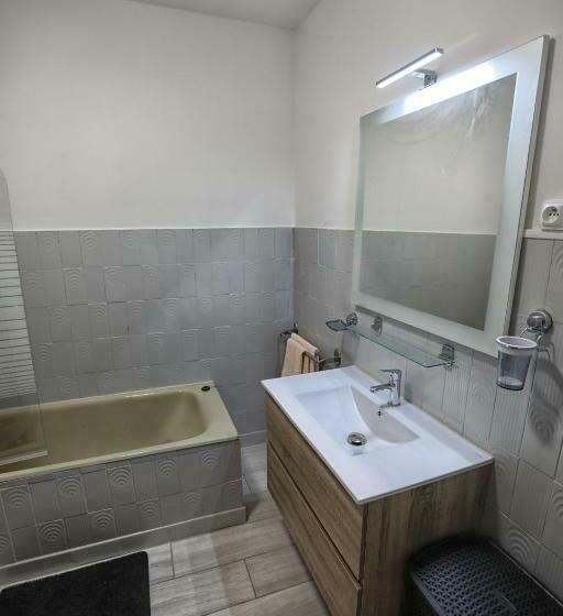 דירת חדר, Eden Auberge