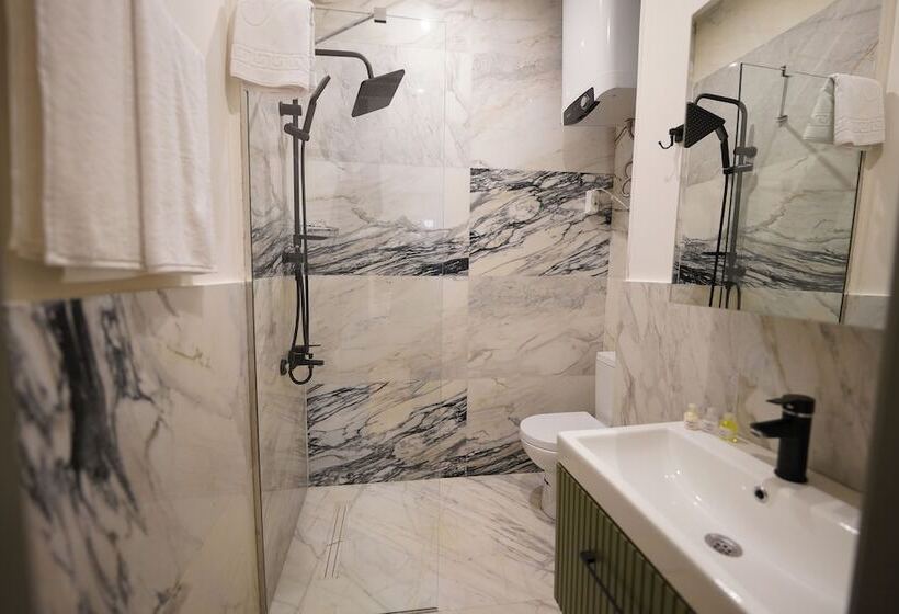 家庭套房, Monev Suites