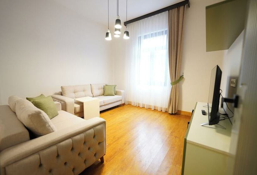 家庭套房, Monev Suites