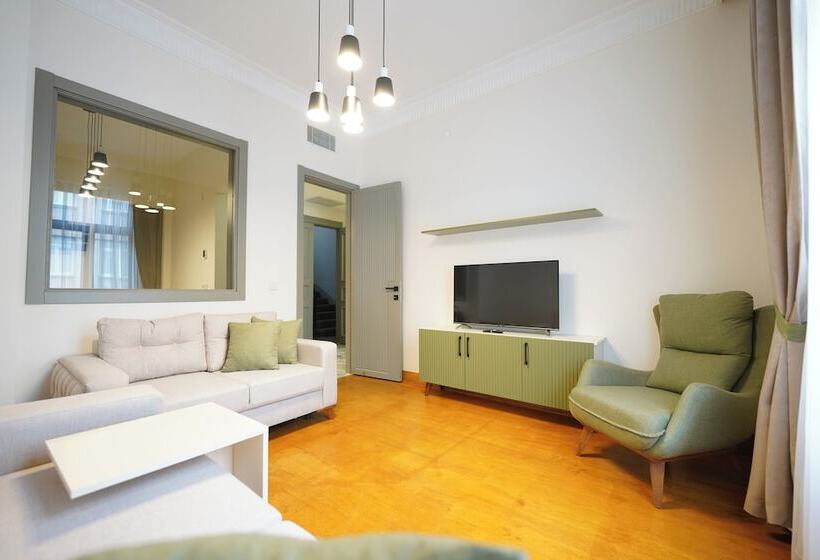 家庭套房, Monev Suites