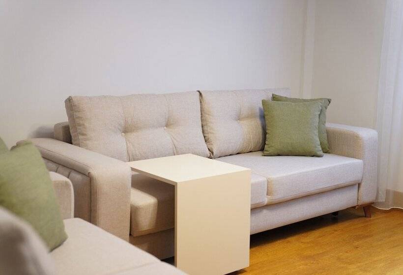 家庭套房, Monev Suites