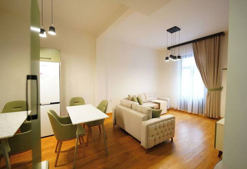 家庭套房, Monev Suites