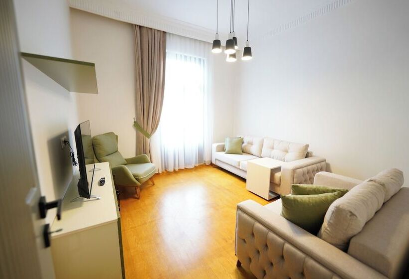 家庭套房, Monev Suites