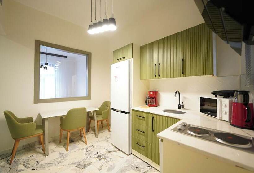 家庭套房, Monev Suites