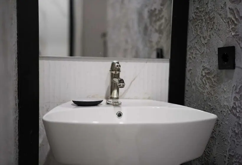 スイート, Monev Suites