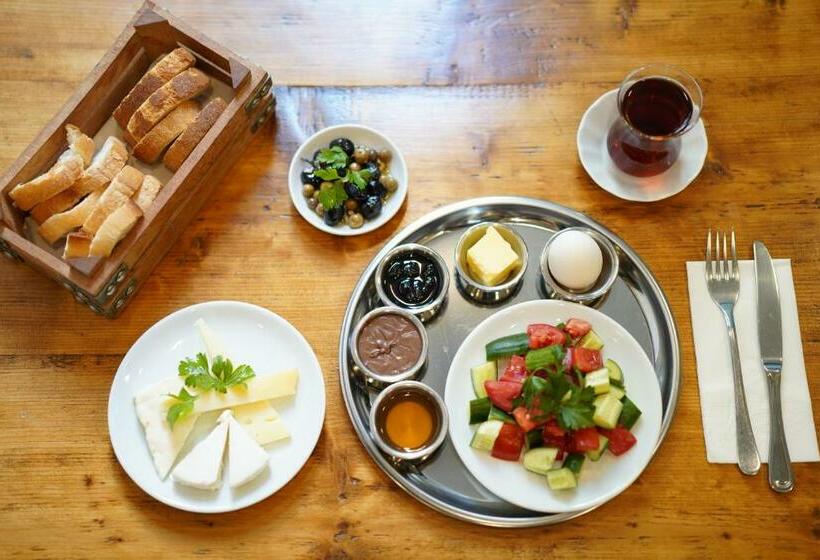 标准工作室, Monev Suites