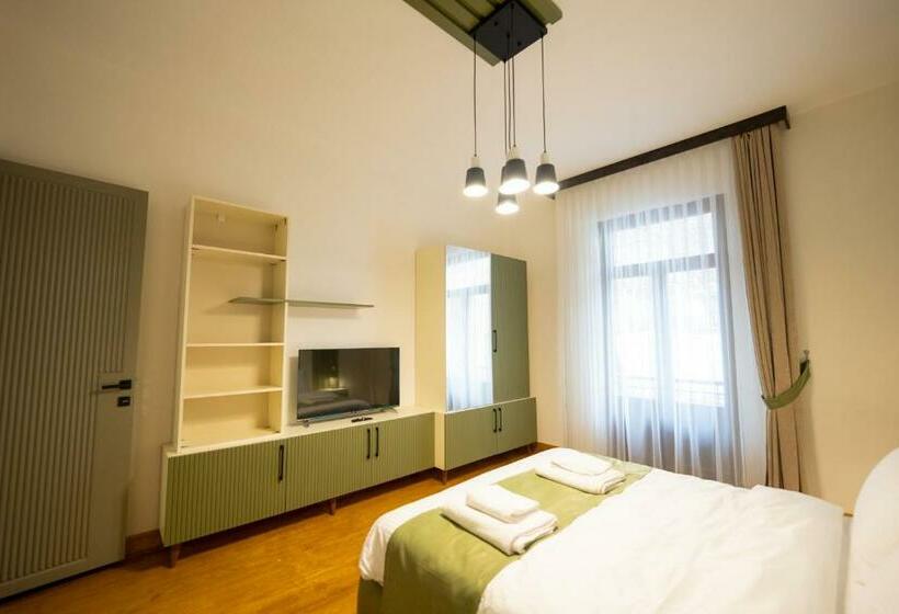 标准工作室, Monev Suites