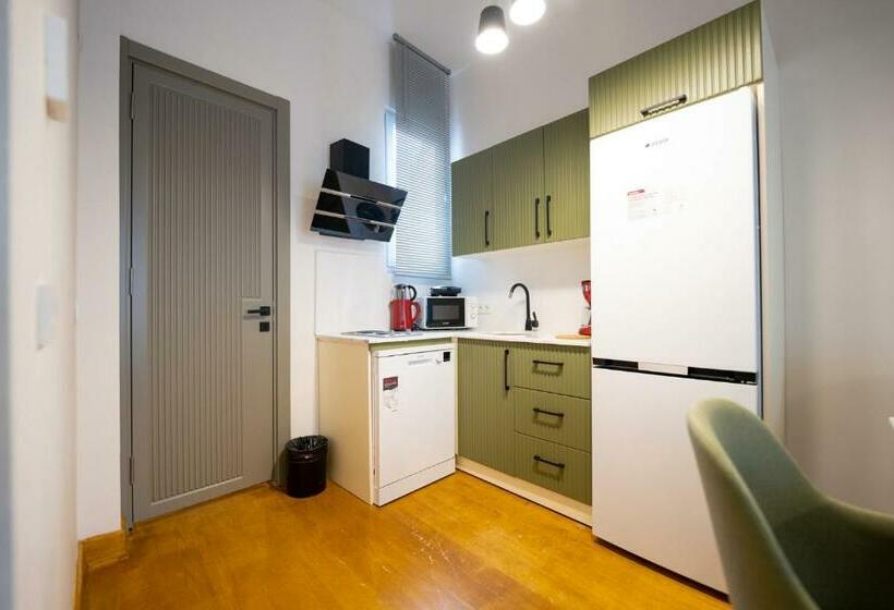 标准工作室, Monev Suites