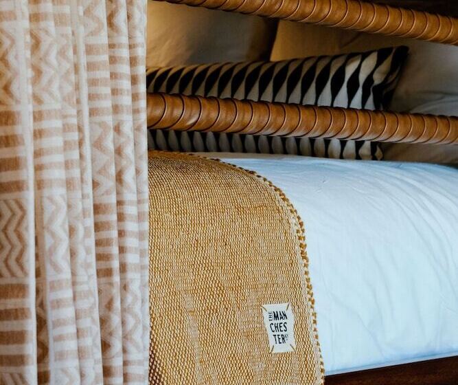 スタンダード4人部屋, The Manchester