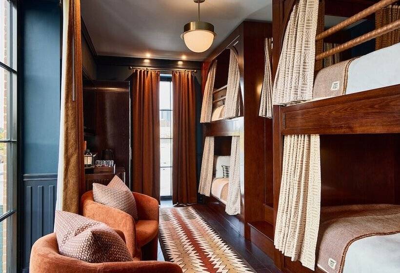 スタンダード4人部屋, The Manchester