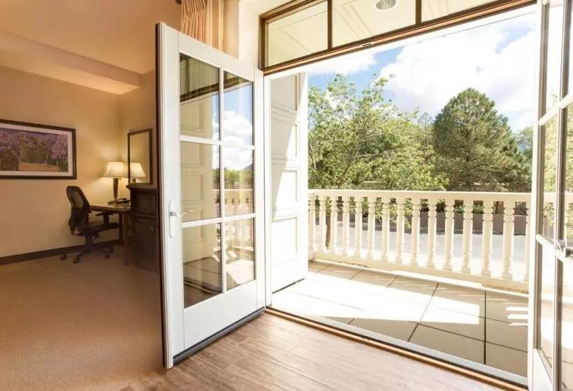 キングサイズベッド、ビュー付きデラックスルーム, Drury Plaza Hotel In Santa Fe