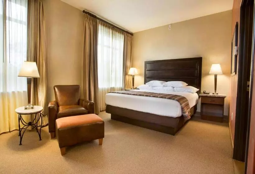 キングサイズベッド、ビュー付きデラックスルーム, Drury Plaza Hotel In Santa Fe