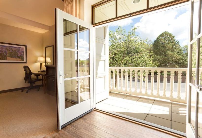 غرفة ديلوكس مزودة بتراس, Drury Plaza Hotel In Santa Fe