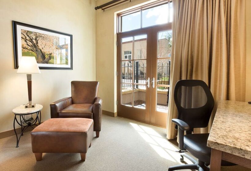 غرفة ديلوكس مزودة بتراس, Drury Plaza Hotel In Santa Fe