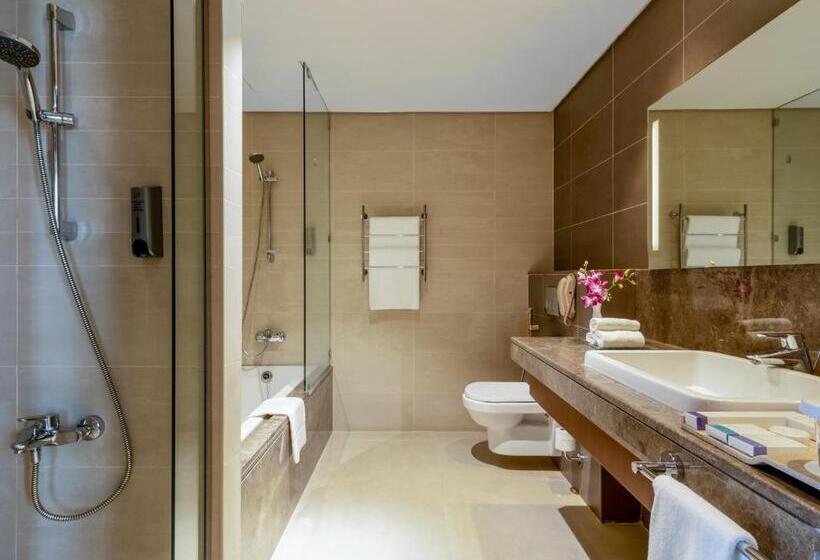 سوییت اجرایی, Flora Al Barsha Hotel At The Mall