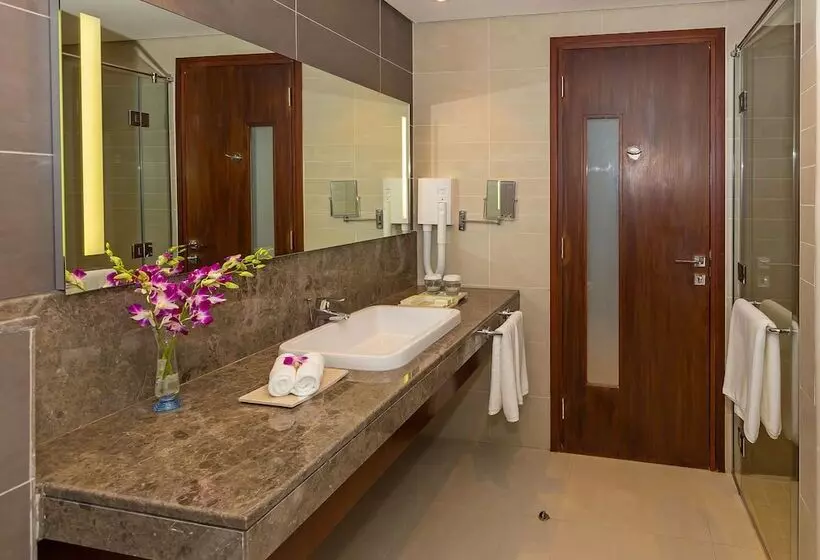 سوییت اجرایی, Flora Al Barsha Hotel At The Mall