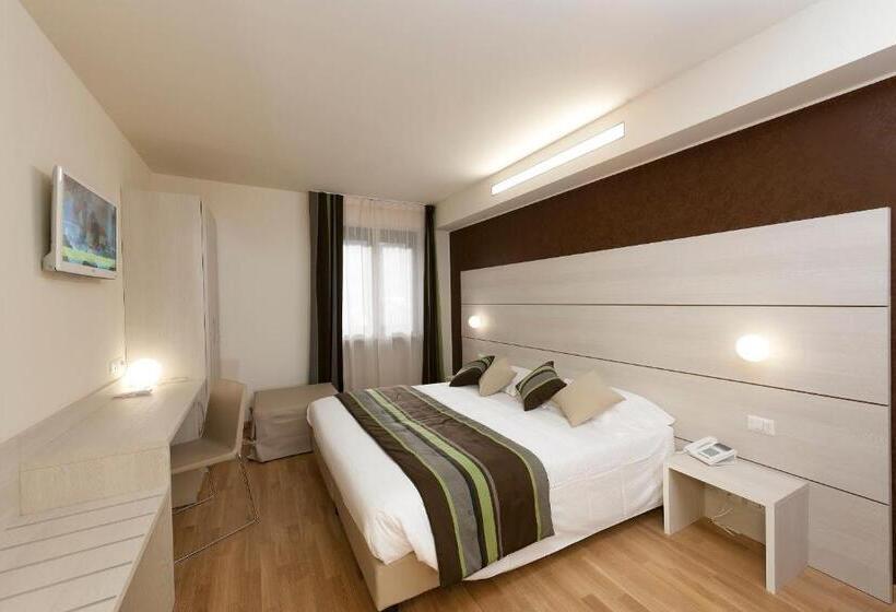 高级三人间, Hb Aosta Hotel & Balcony Spa