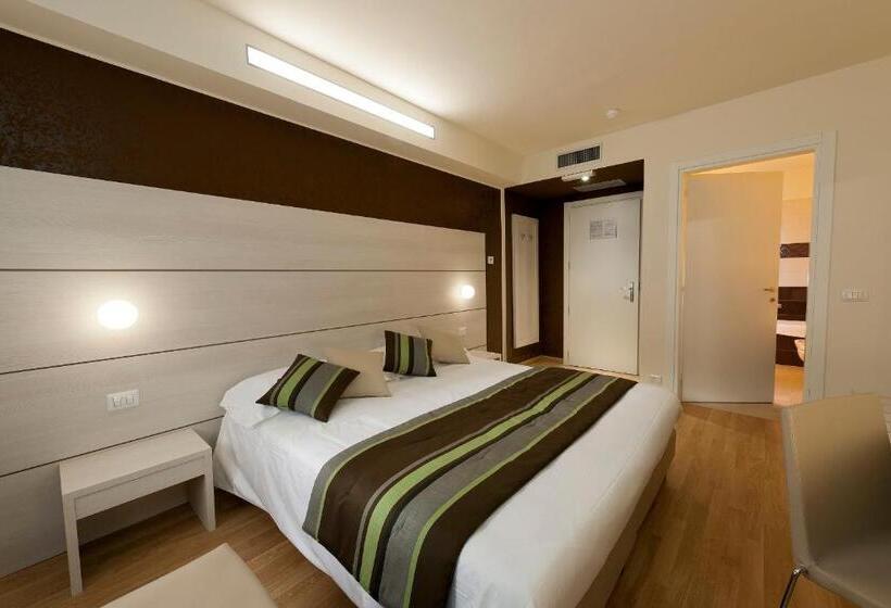 高级三人间, Hb Aosta Hotel & Balcony Spa