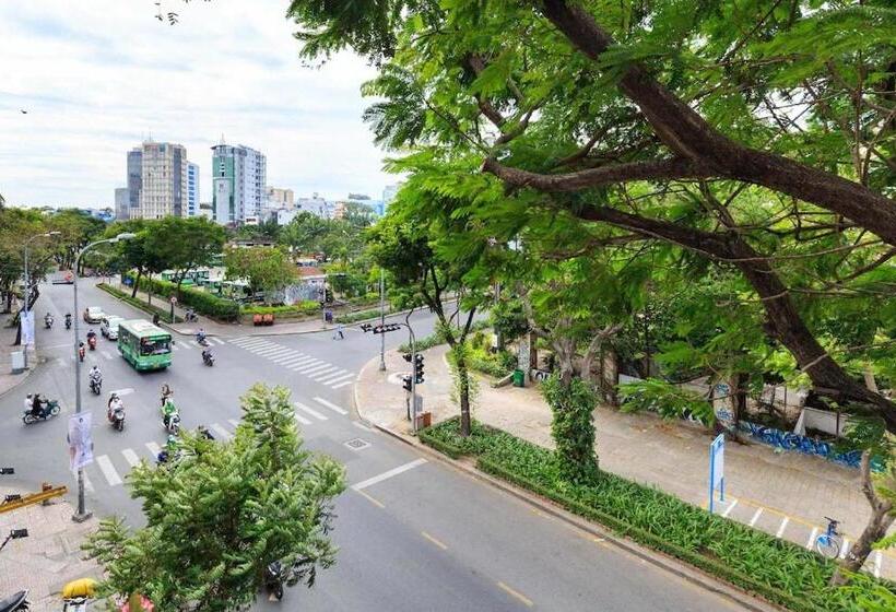 اتاق لوکس سه تخته, Vintage Park View Hotel & Spa   Hoang Phi