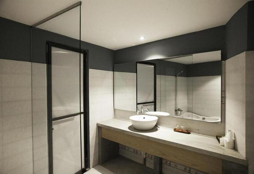 اتاق لوکس با تخت بزرگ, Vintage Park View Hotel & Spa   Hoang Phi