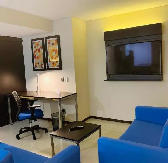 スイート, Holiday Inn Express   Mexico Basilica, An Ihg