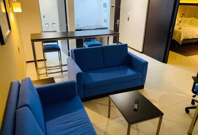 スイート, Holiday Inn Express   Mexico Basilica, An Ihg
