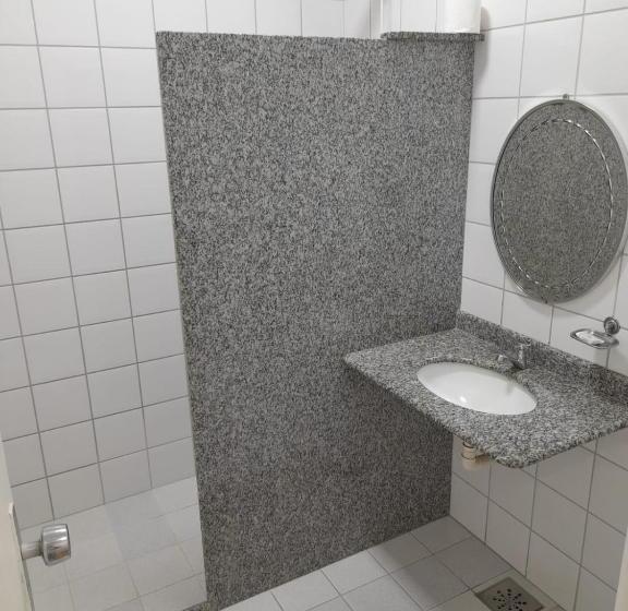 غرفة قياسية ثلاثية, Linhatur