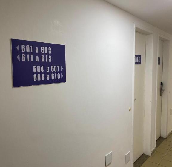 جناح ديلوكس, Linhatur