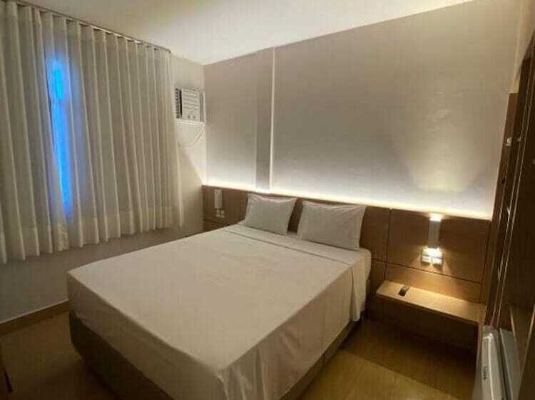 جناح ديلوكس, Linhatur