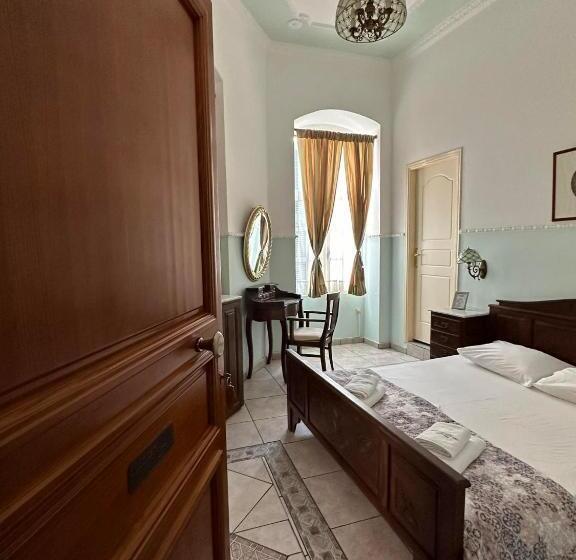 اتاق لوکس, Monte Kristo