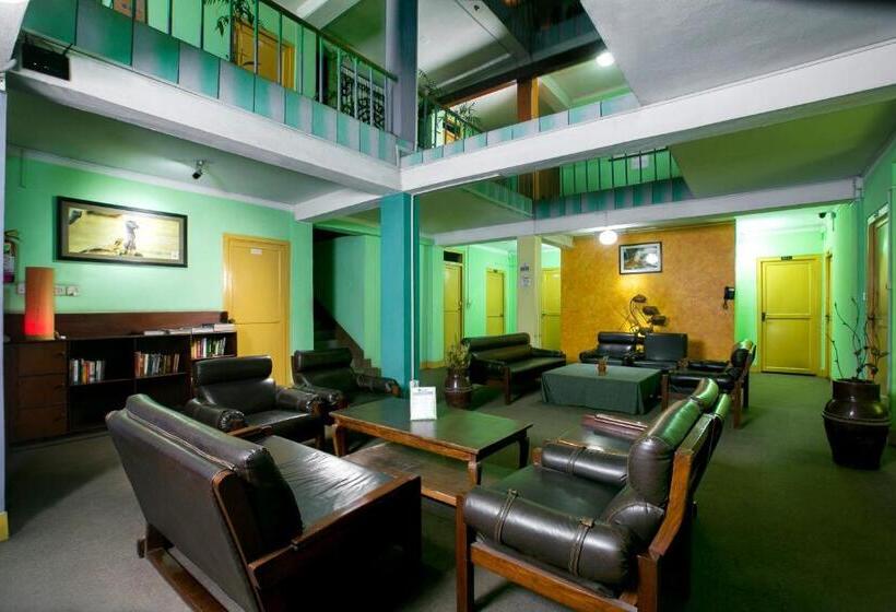 Economy Triple Room, Nana