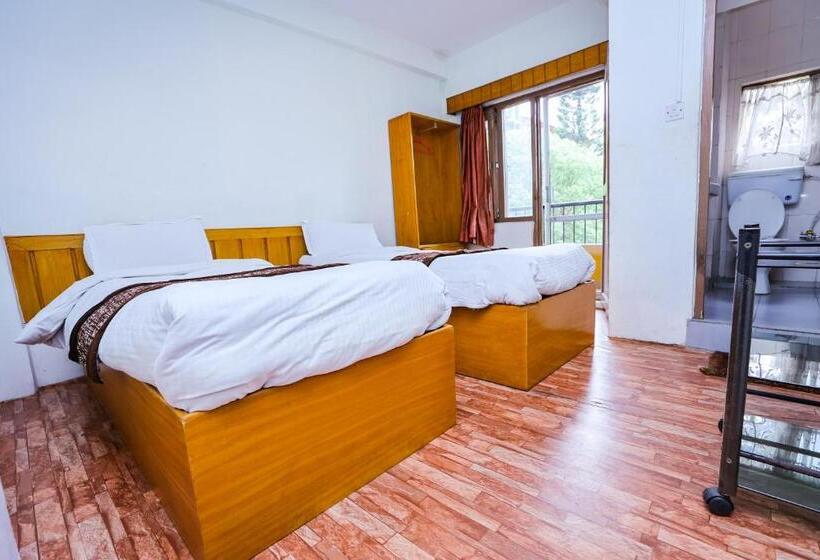 Economy Triple Room, Nana