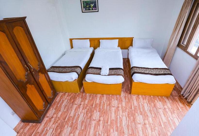 Economy Triple Room, Nana