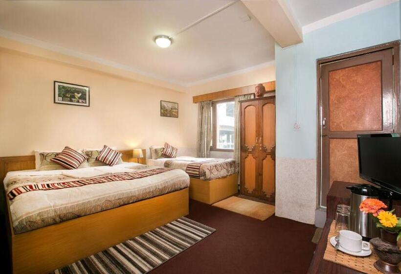 Economy Triple Room, Nana