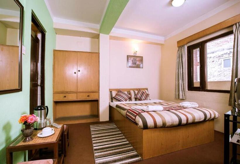 اتاق اکونومی, Nana