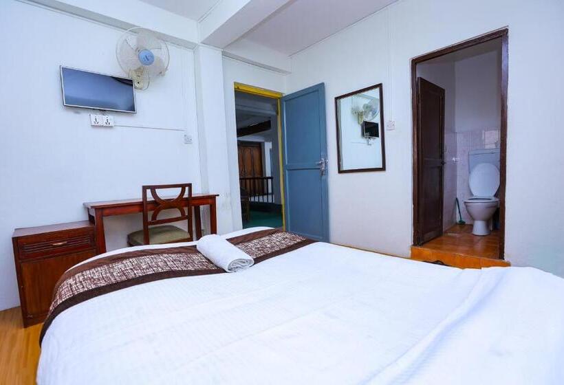 اتاق استاندارد با بالکن, Nana