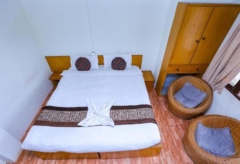 اتاق لوکس با بالکن, Nana