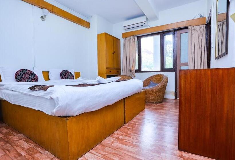 اتاق لوکس با بالکن, Nana