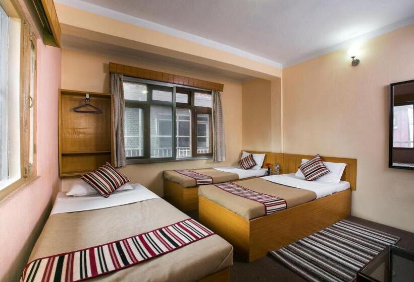 Economy Triple Room, Nana