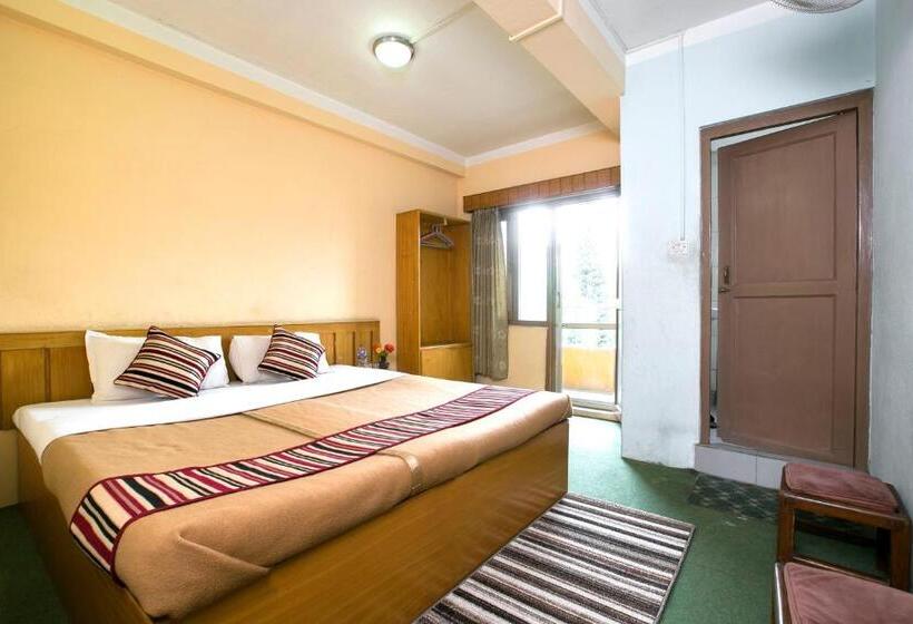 Economy Triple Room, Nana