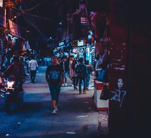 اتاق لوکس سه تخته, Nana