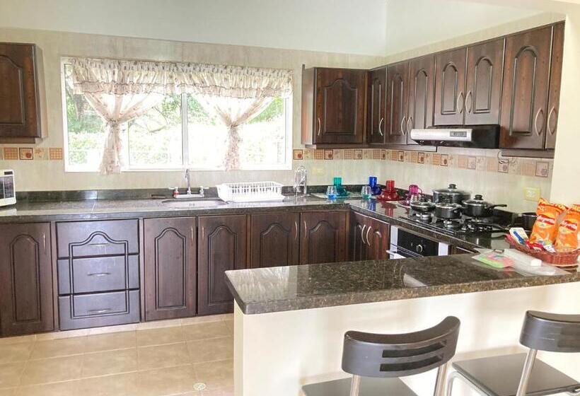 标准平房, Palmera Real