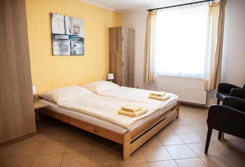 غرفة قياسية ثلاثية, Penzion Eden