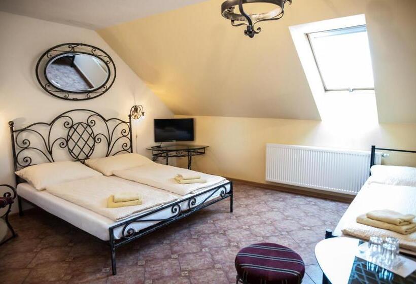 غرفة قياسية ثلاثية, Penzion Eden