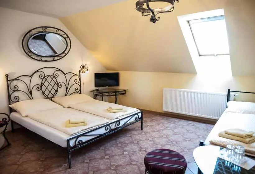 Standard Kolmen Hengen Huone, Penzion Eden