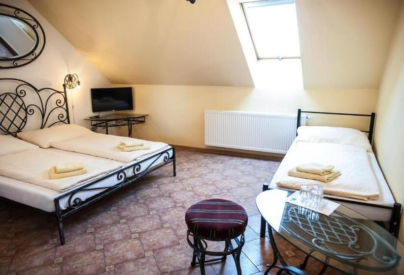 غرفة قياسية ثلاثية, Penzion Eden