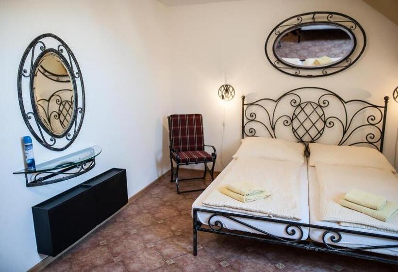 غرفة قياسية ثلاثية, Penzion Eden