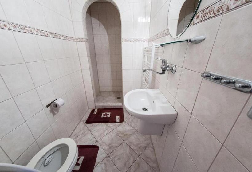 标准三人间, Penzion Eden